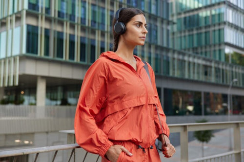 Bluetooth Neckbands: Combining Functionality and Fashion for Active Lifestyles