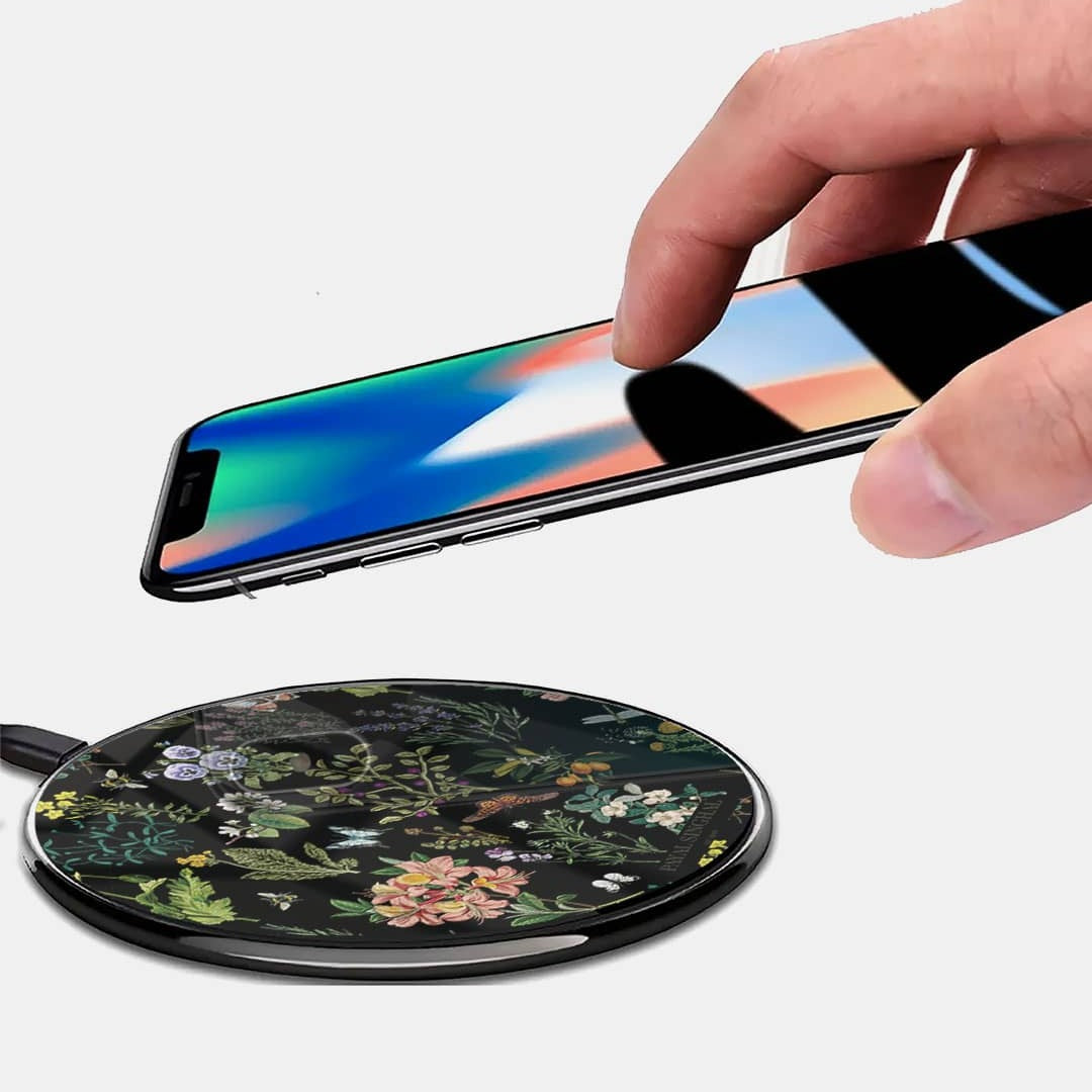 Payal Singhal Titli Black Wireless Charger 15w Glass | Macmerise