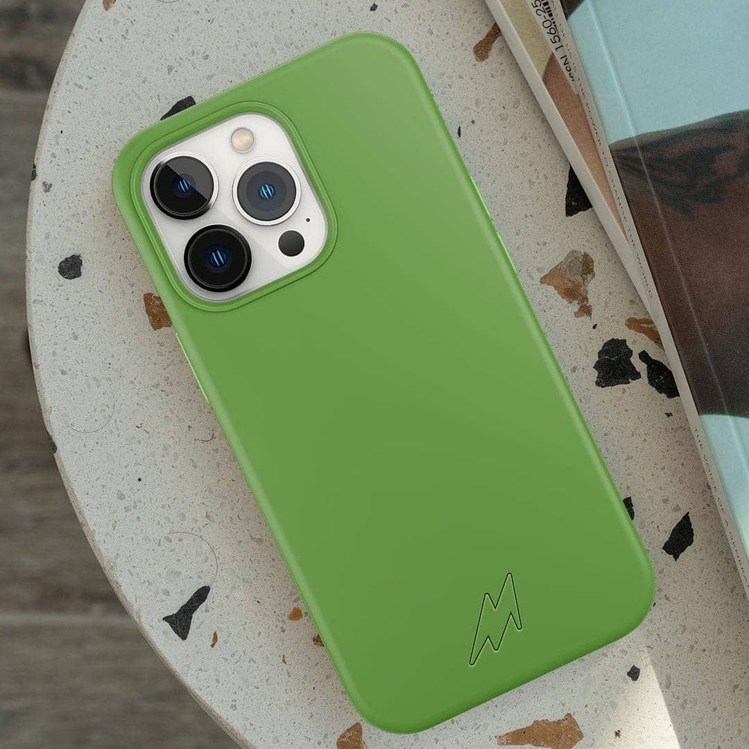 Basics iPhone 13 Pro Silicone Case Leaf Green - angle view | Macmerise