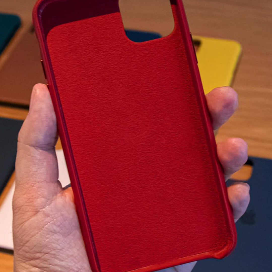 Basics iPhone 13 Pro Max Silicone Case Red - detail view | Macmerise