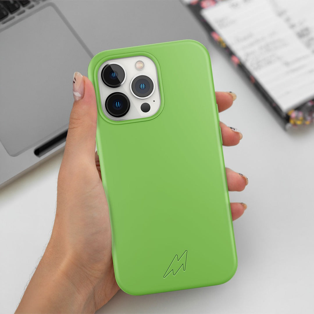 Basics iPhone 13 Pro Silicone Case Leaf Green - front view | Macmerise