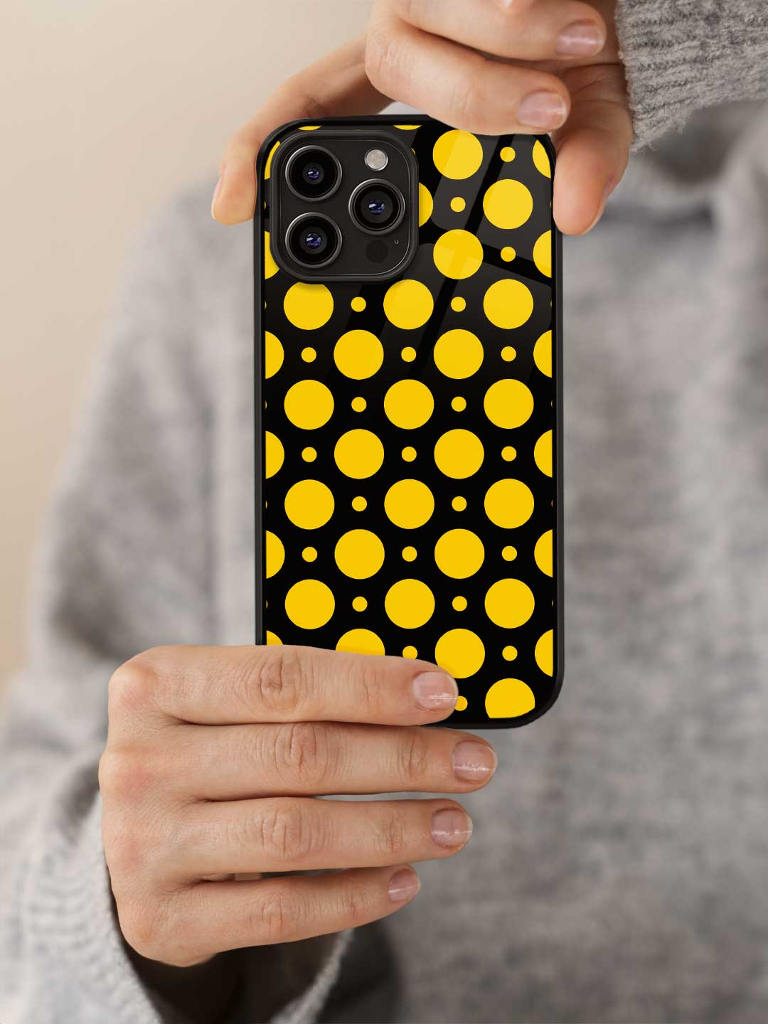 Polka Dot Black Yellow - iPhone 15 Pro Max Glass Cover