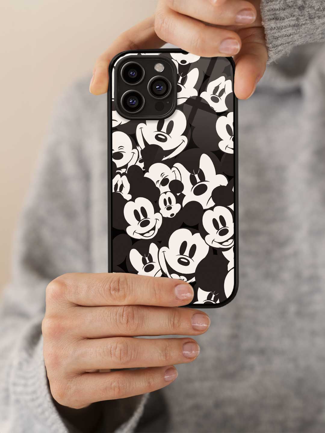 Mickey Smileys - iPhone 15 Pro Glass Cover