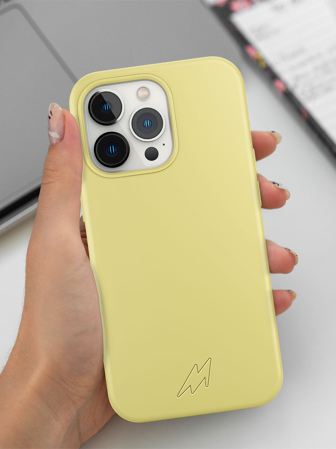Basics - iPhone 13 Pro Cover Silicone Yellow