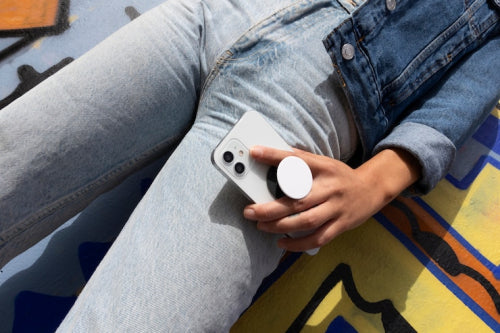 Trendy Phone Accessories Highlight MagSafe and Modular Designs in 2025