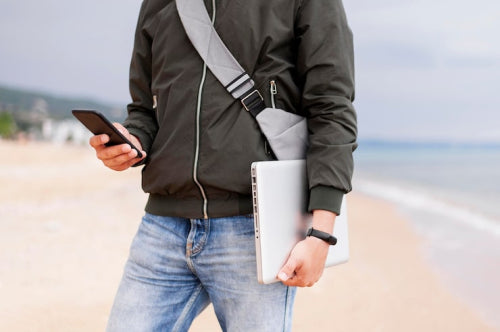 Crossbody Phone Cases: Combining Functionality and Fashion for Commuters