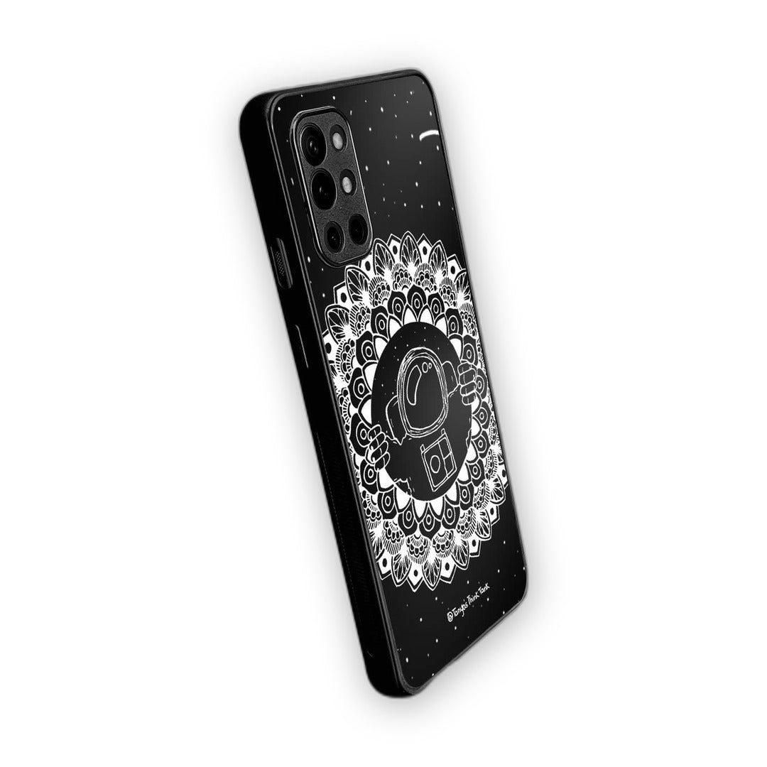 Astronaut Peeking White Phone Case for OnePlus 9r | Macmerise