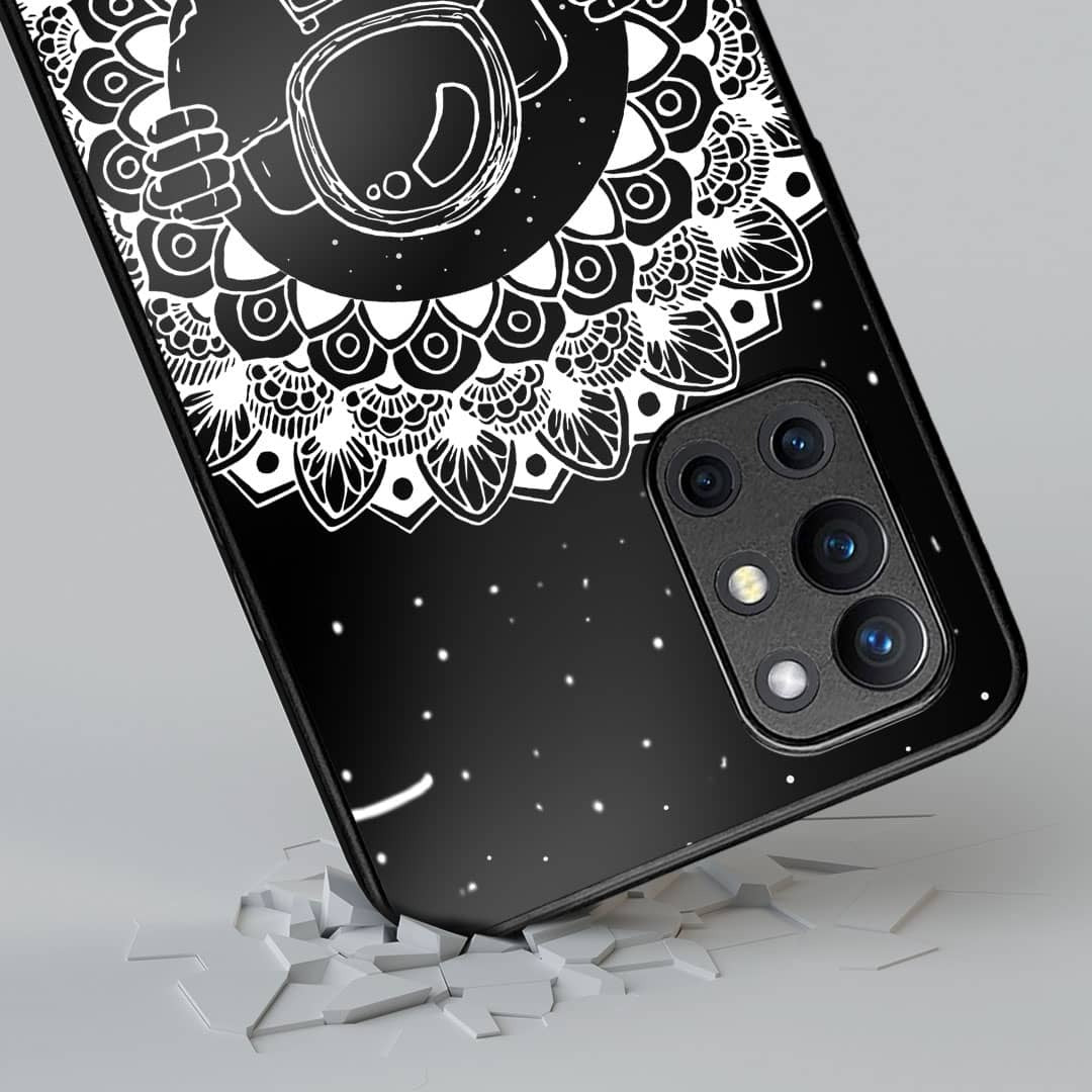Astronaut Peeking White Phone Case for OnePlus 9r | Macmerise