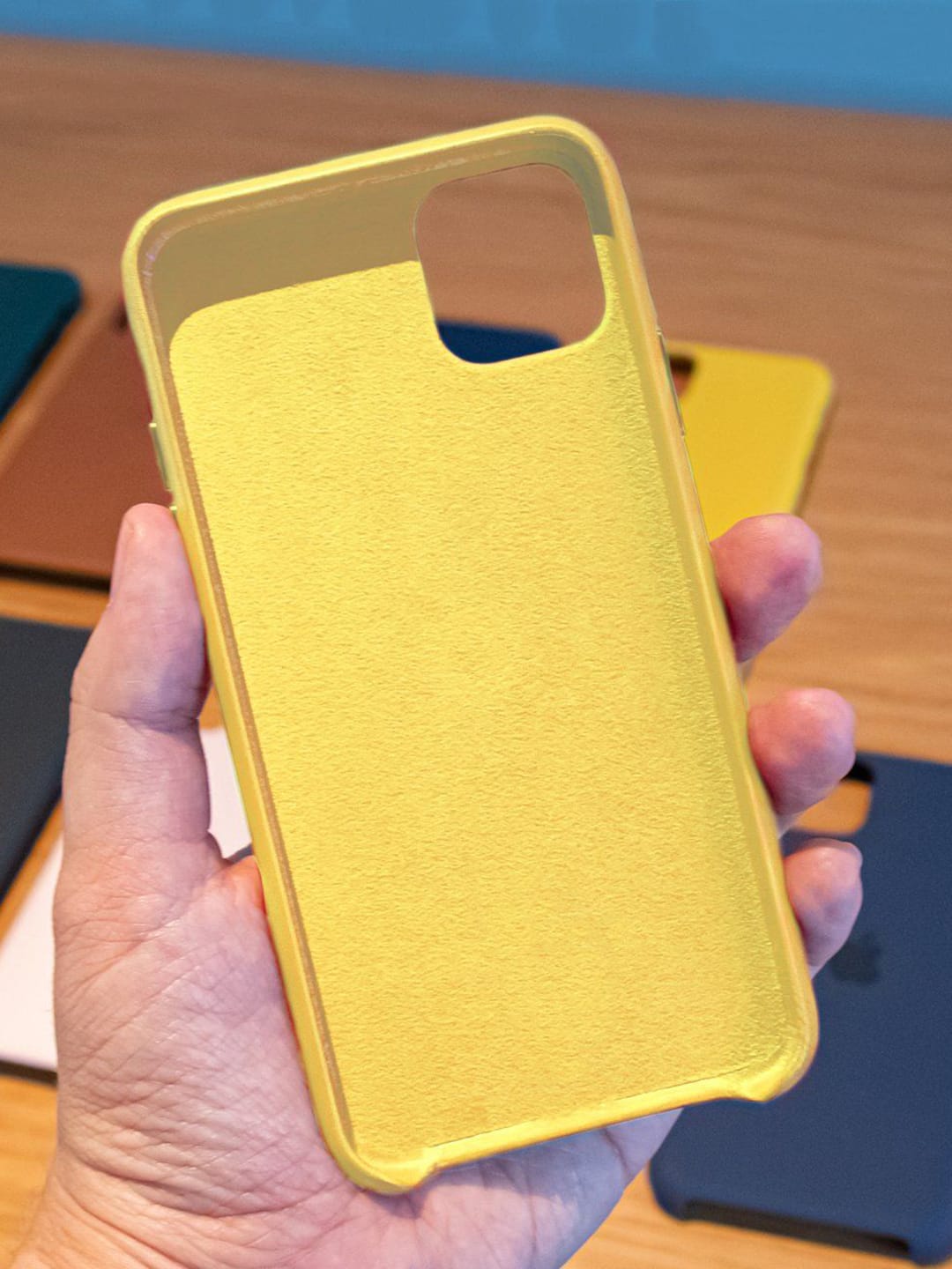 Basics - iPhone 11 Pro Cover Silicone Yellow