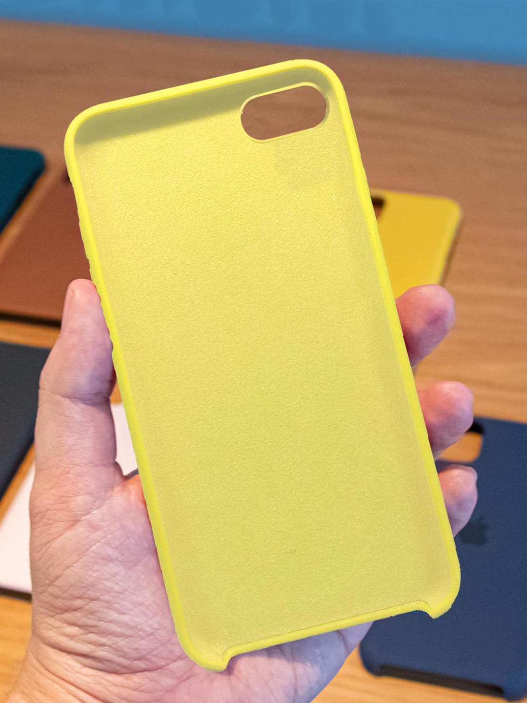 Basics - iPhone 7 Cover Silicone Yellow